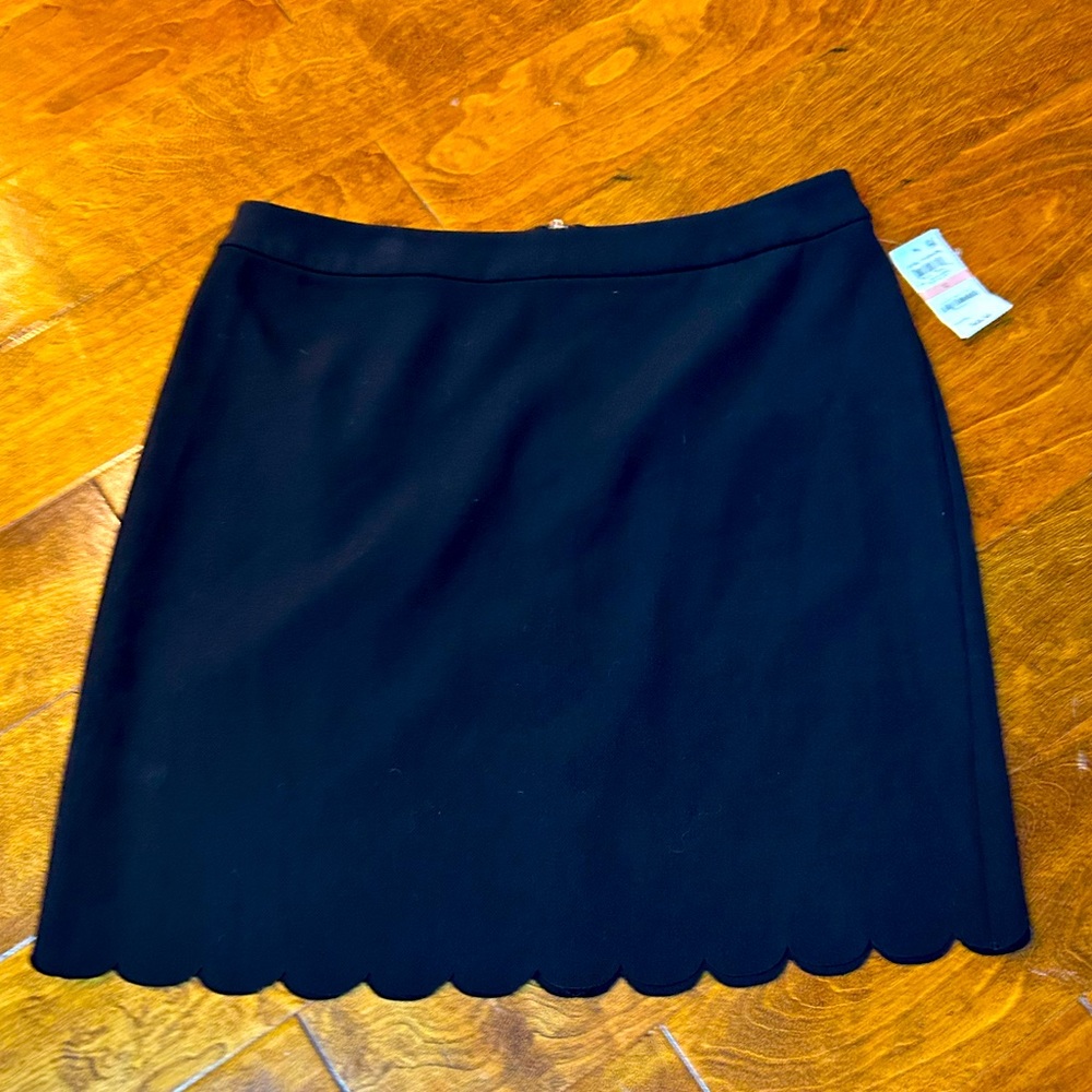 Black scalloped edge skirt.